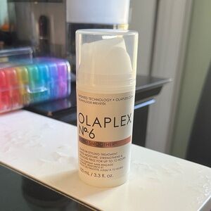 OLAPLEX No. 6 Bond Smoother in White and Cream